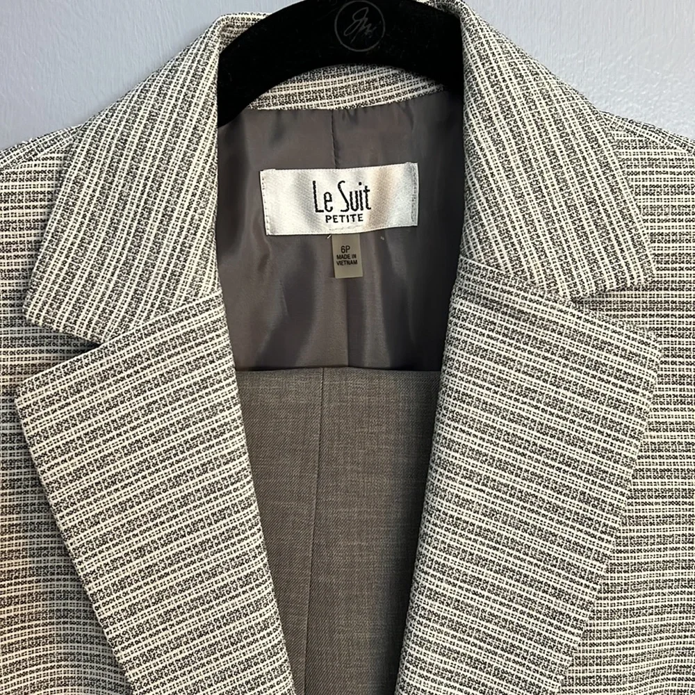 Le Suit 6Petite Gray & White Two-Piece Pant Suit - Picture 2 of 5